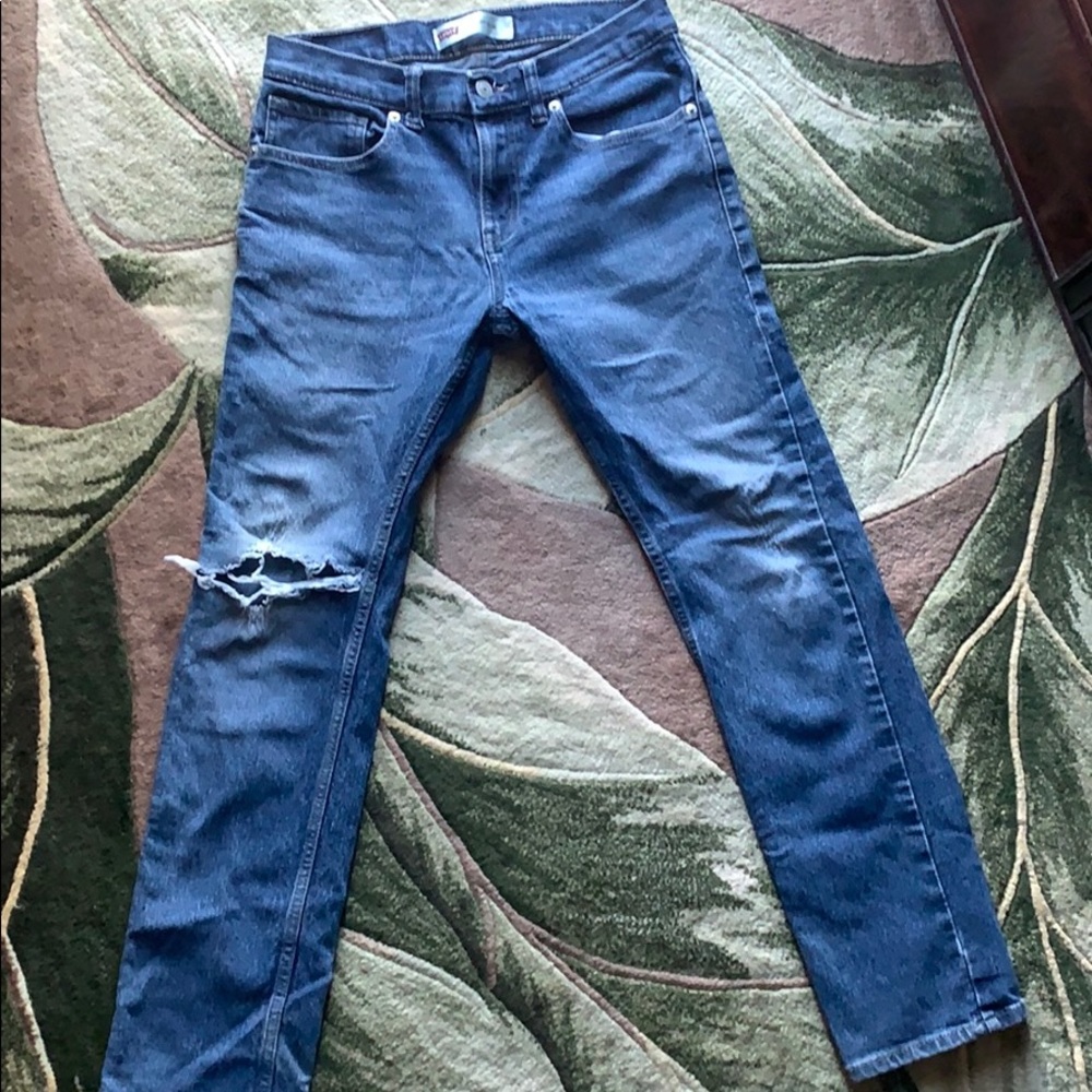 Levi’s Disttessed Jeans